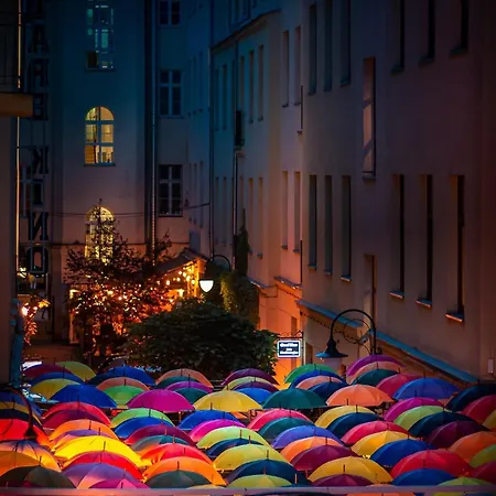 Stare Kino Cinema Aparthotel Lodž