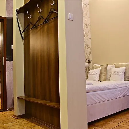Stare Kino Cinema Hotel apartamentowy 4*