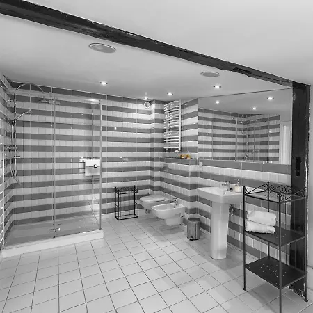 Aparthotel Stare Kino Cinema